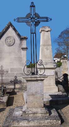 Image hébergée par Casimages.com : croix de cimetierret